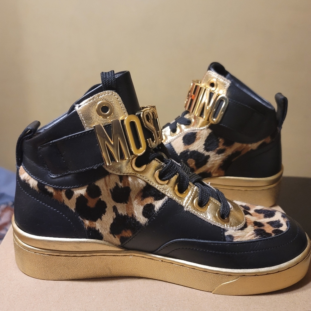 Womens Authentic Moschino sneaker